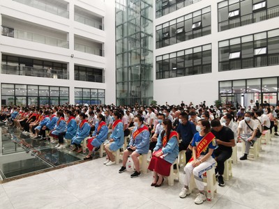 漢濱區(qū)2021年度新社區(qū)工廠和電商平臺招聘洽談暨技術能手表彰會